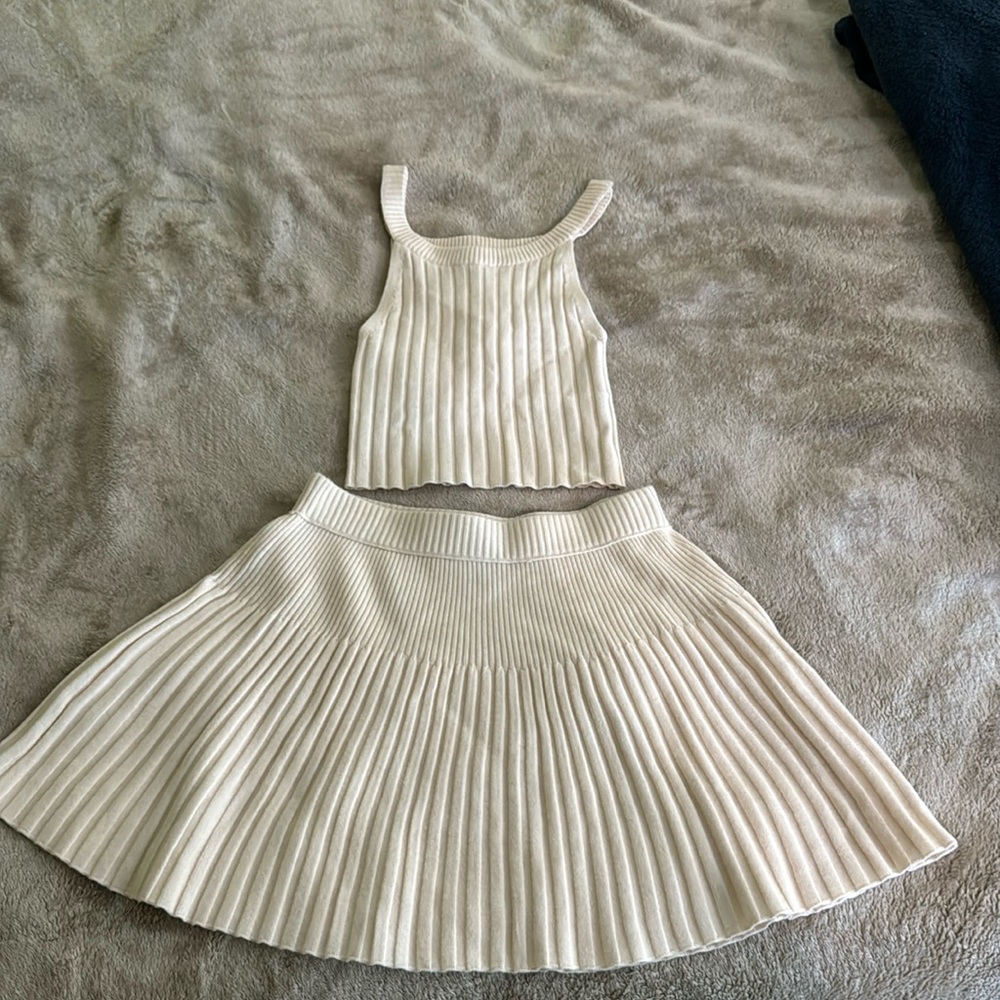 Cute set, never worn brand new. From Francesca’s :)